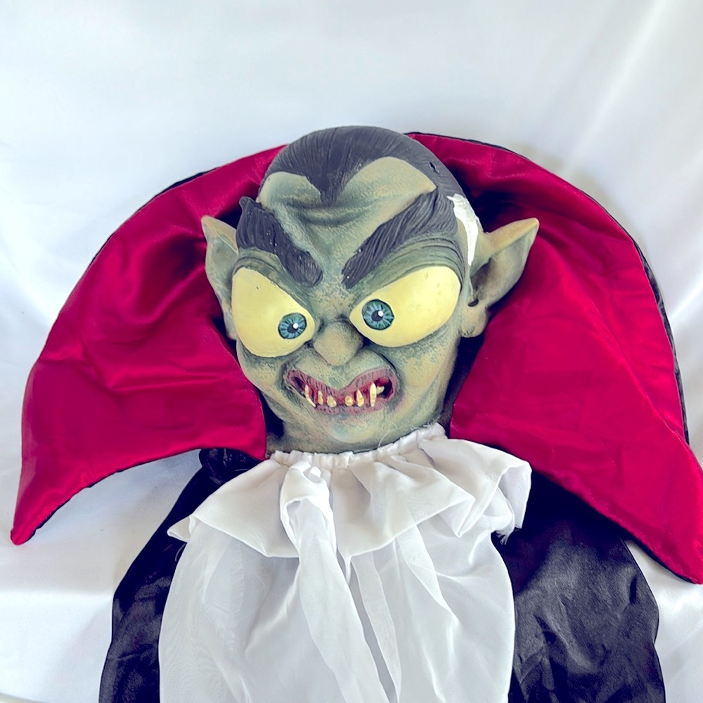 Slightly Used 2006/07 Rare Collectors Mario Chiodo Studios Dracula Latex Mask - Picture 4 of 14